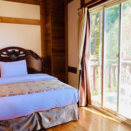 เดอะ คอตส์โวลด์ วิลลา Bed & Breakfast เหรินอ้าย ภายนอก รูปภาพ