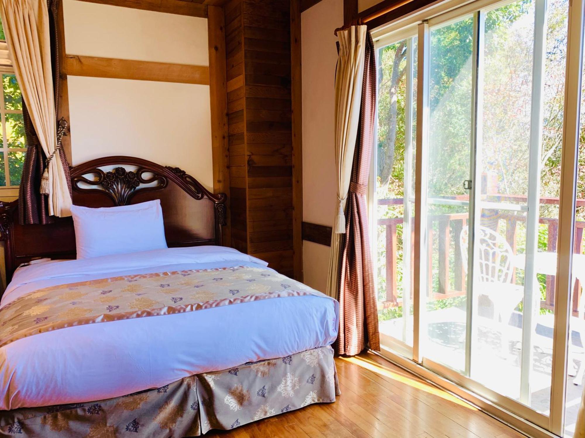 เดอะ คอตส์โวลด์ วิลลา Bed & Breakfast เหรินอ้าย ภายนอก รูปภาพ