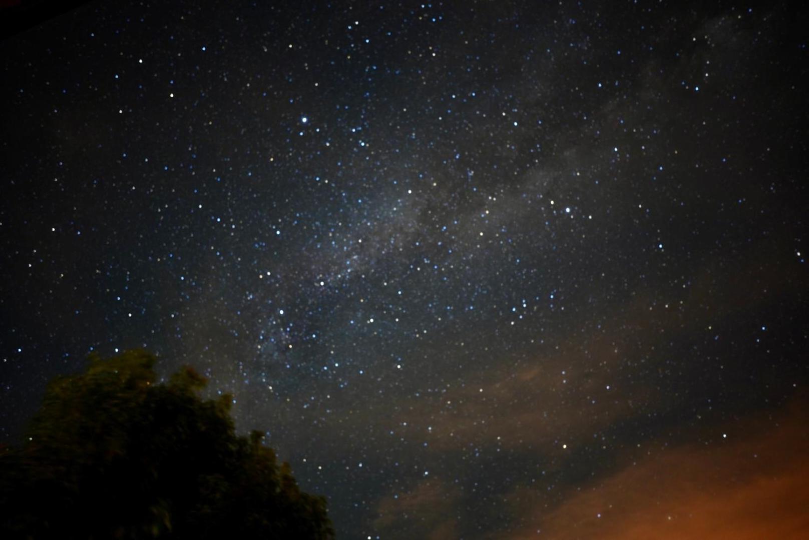 เดอะ คอตส์โวลด์ วิลลา Bed & Breakfast เหรินอ้าย ภายนอก รูปภาพ