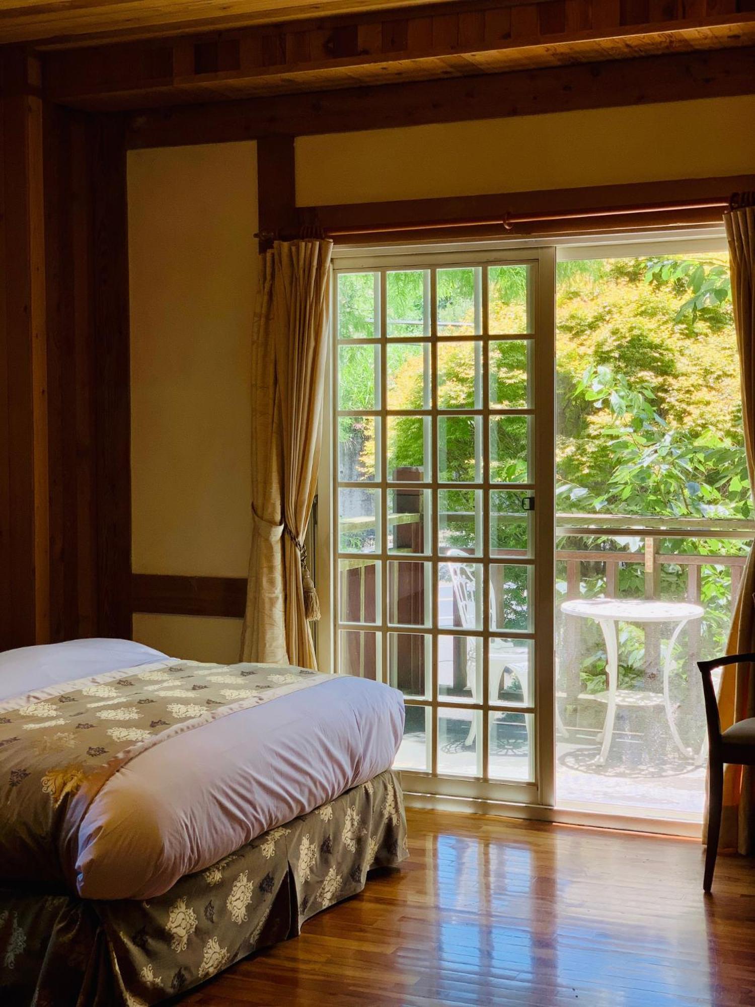 เดอะ คอตส์โวลด์ วิลลา Bed & Breakfast เหรินอ้าย ภายนอก รูปภาพ