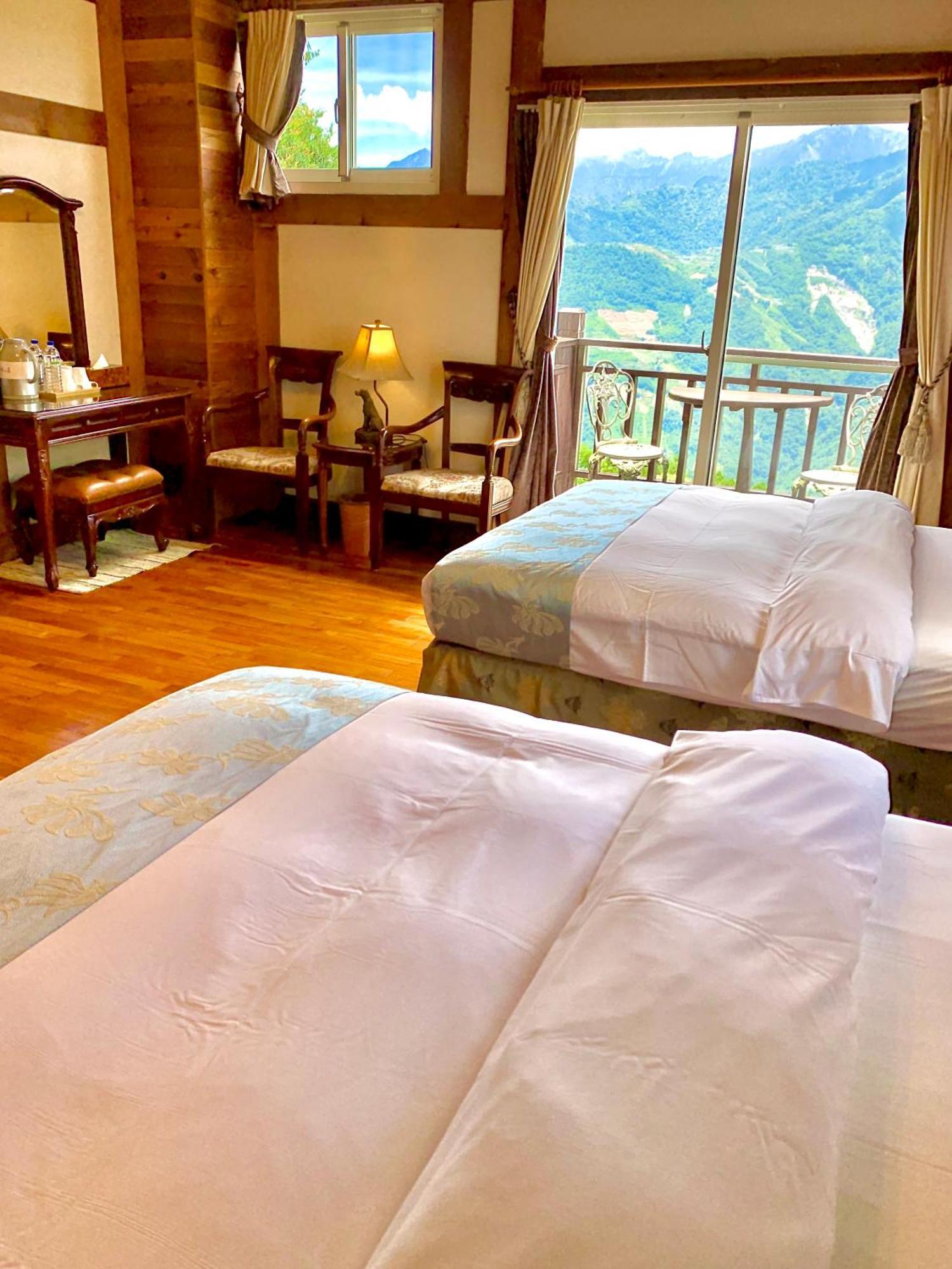 เดอะ คอตส์โวลด์ วิลลา Bed & Breakfast เหรินอ้าย ภายนอก รูปภาพ