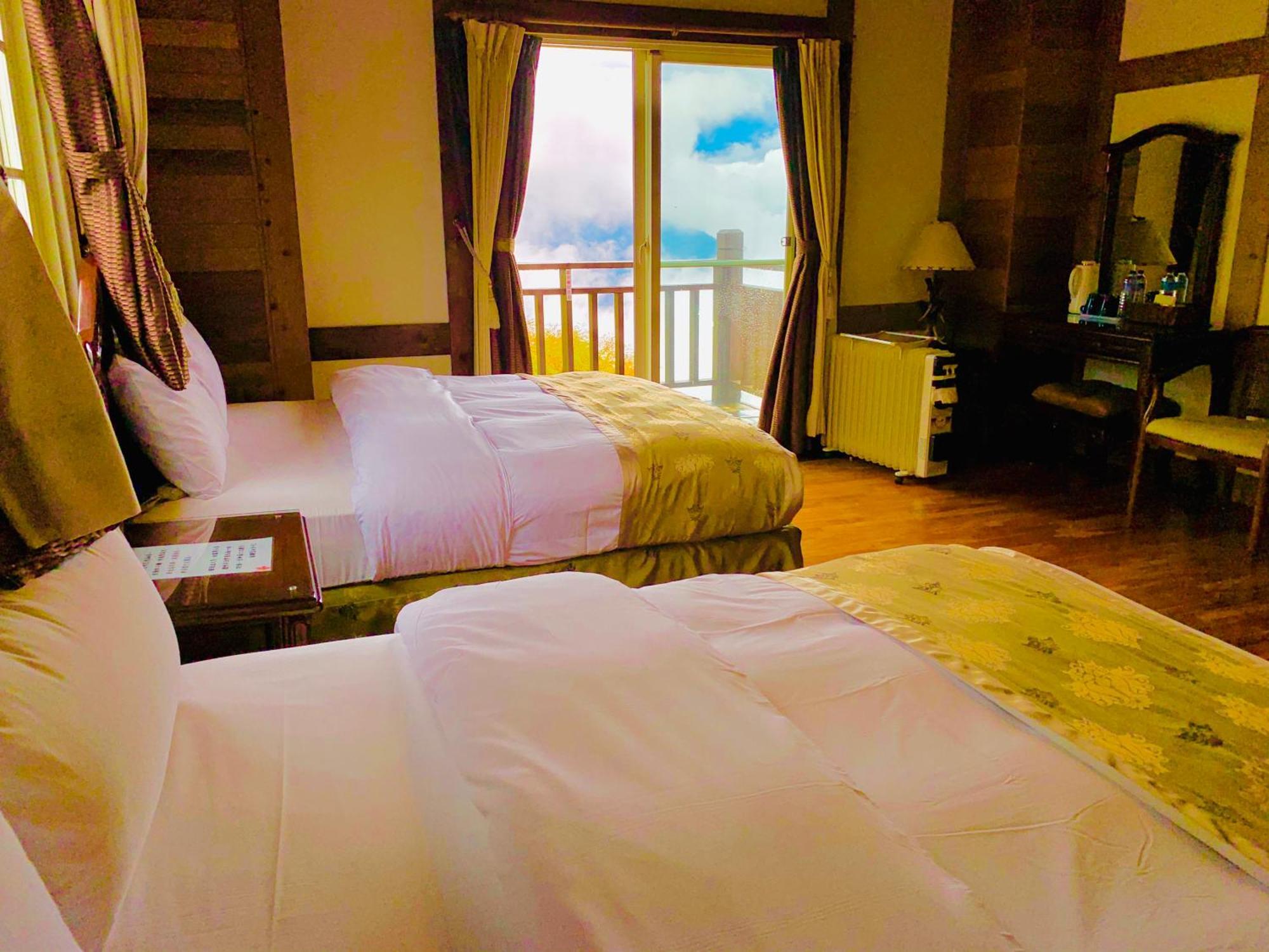 เดอะ คอตส์โวลด์ วิลลา Bed & Breakfast เหรินอ้าย ภายนอก รูปภาพ